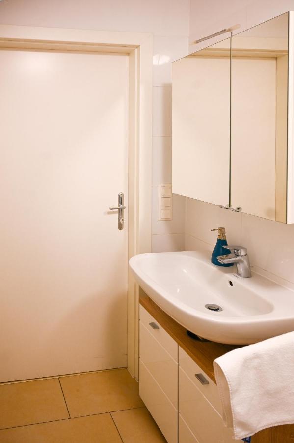 Hideaway Suite Danube Canal Відень Екстер'єр фото